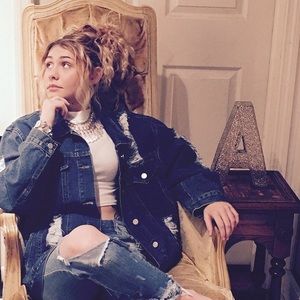 Meet your Posher, Abigail